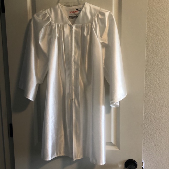 Kindergarten graduation gown - Picture 3 of 3